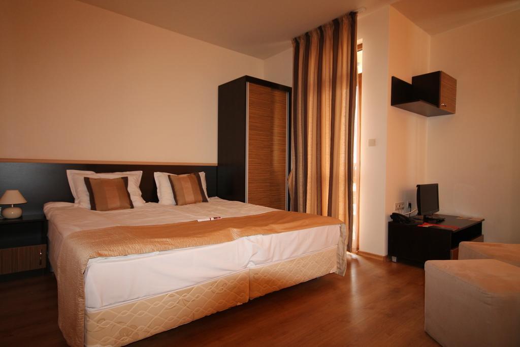 Green Wood Hotel & Spa 班斯科 客房 照片